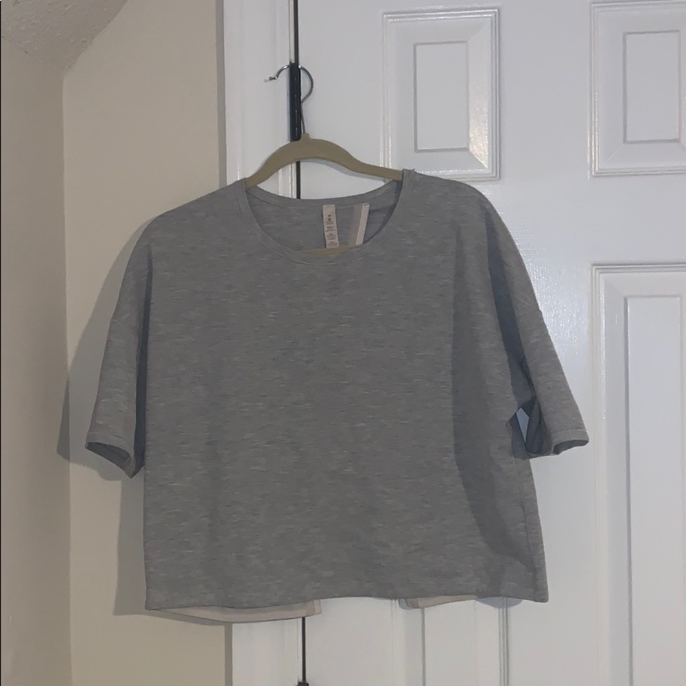 Gray lulu lemon cropped shirt